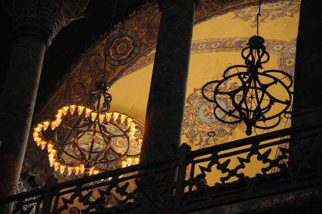 chandelier in hagia sophia