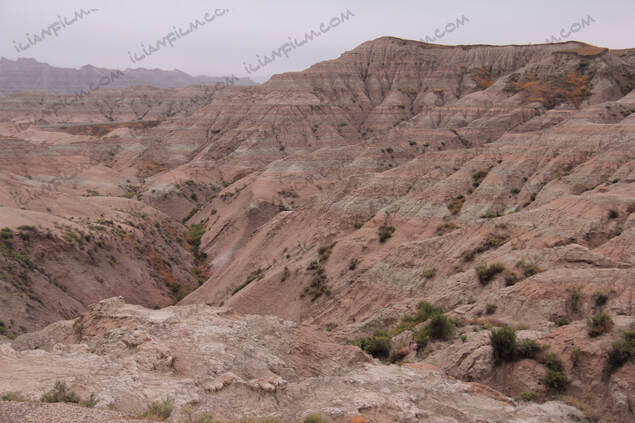 Badlands National Park different colors canyons 