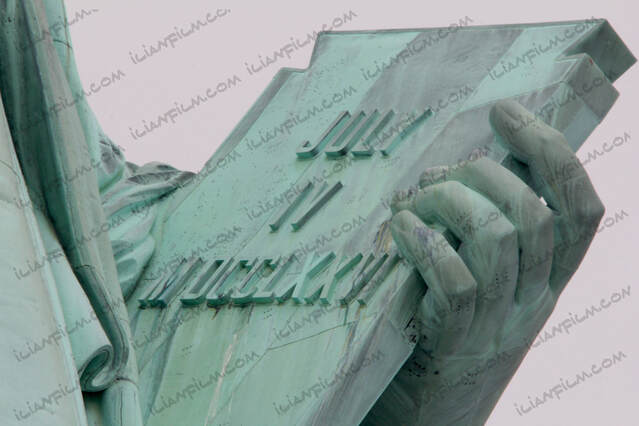 Statue of Liberty close up hands and tabula