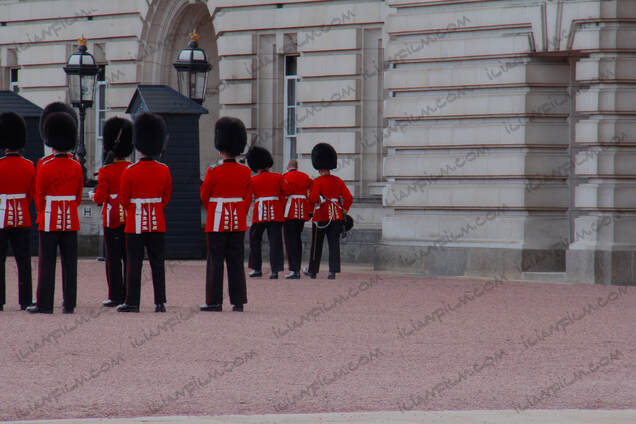 shaming the guard at Buckingham palace